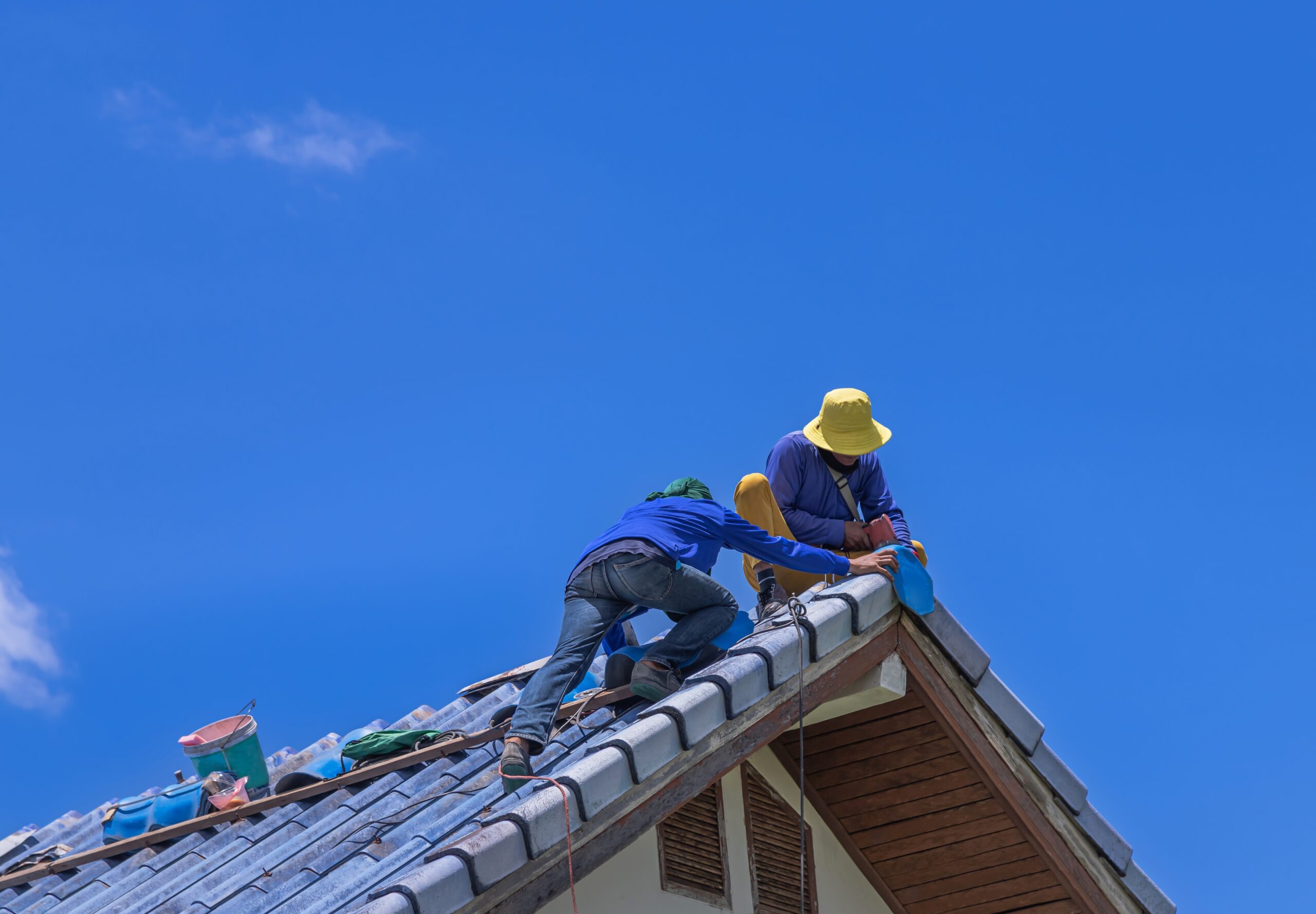 Workmans,Repairing,Leaking,Ridges,Tile,Roofing,And,Replace,Cracked,Broken